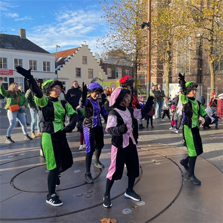 Intocht van Sinterklaas met onze Danspieten 