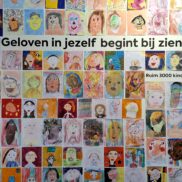 Kunstwerk gemaakt van 3000 zelfportretten van basisschoolkinderen uit Oosterhout voor de Biënnale 2023